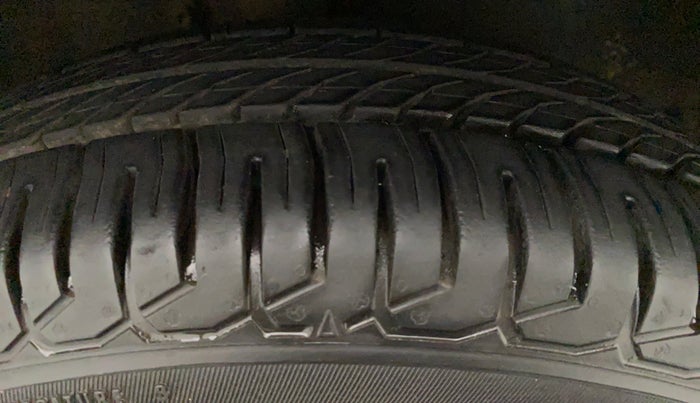 2012 Maruti A Star VXI (ABS) AT, Petrol, Automatic, 42,587 km, Right Front Tyre Tread