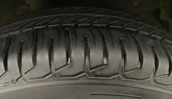 2012 Maruti A Star VXI (ABS) AT, Petrol, Automatic, 42,587 km, Left Front Tyre Tread