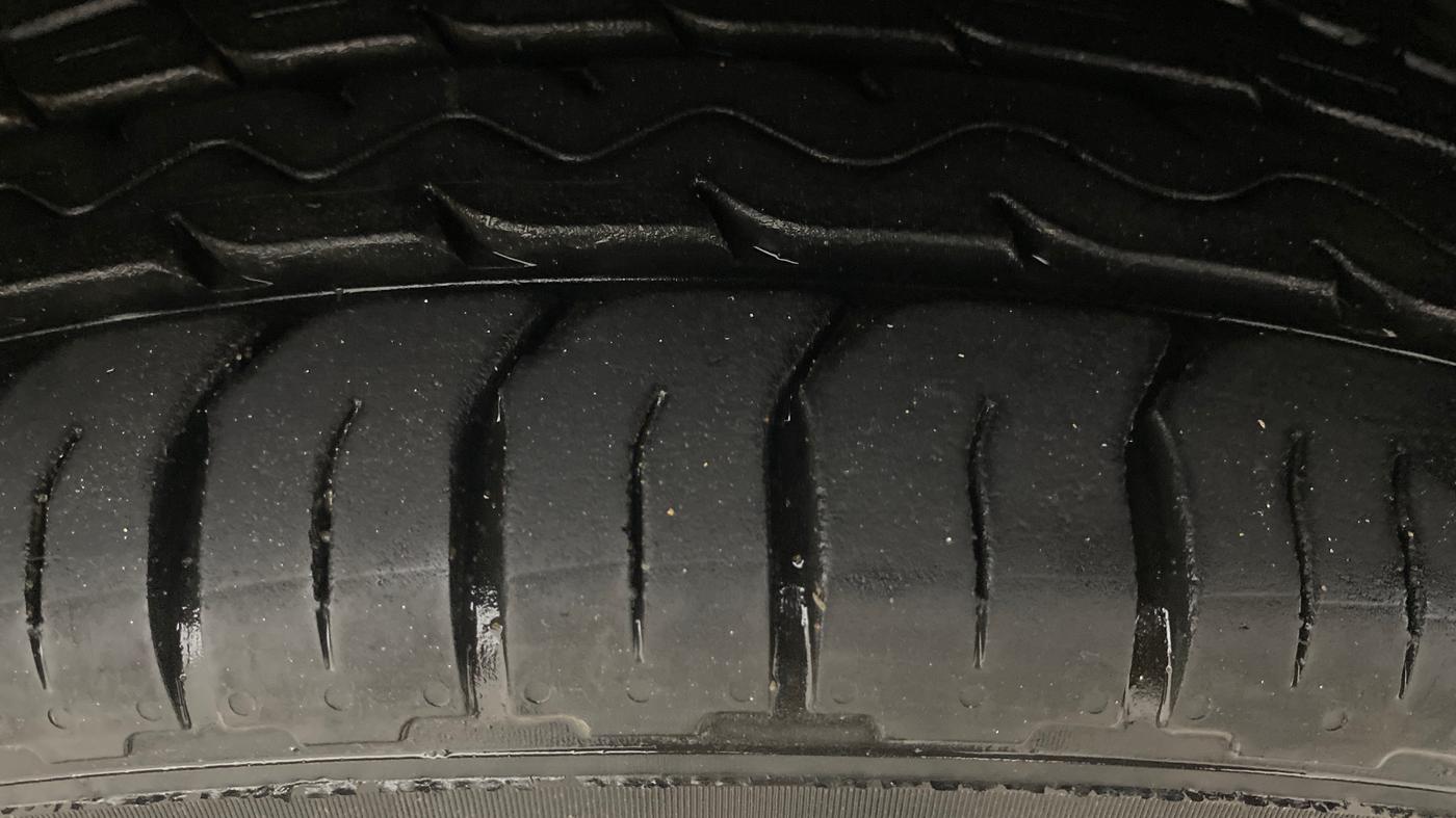 2017 Hyundai Elite i20 ASTA 1.2 (O), Petrol, Manual, 69,160 km, Right Front Tyre Tread