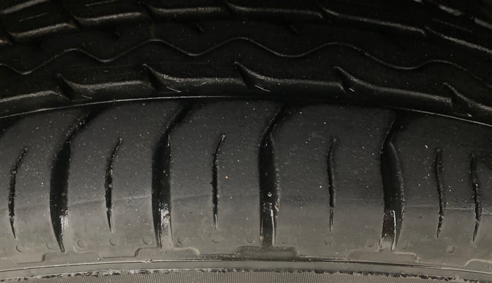 2017 Hyundai Elite i20 ASTA 1.2 (O), Petrol, Manual, 69,160 km, Right Front Tyre Tread