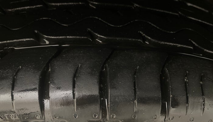 2017 Hyundai Elite i20 ASTA 1.2 (O), Petrol, Manual, 69,160 km, Left Front Tyre Tread