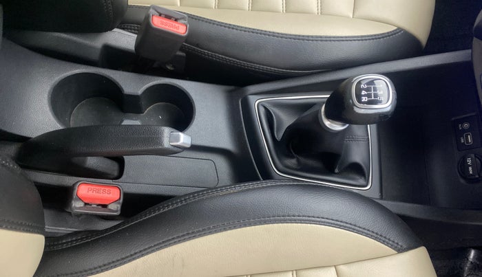 2017 Hyundai Elite i20 ASTA 1.2 (O), Petrol, Manual, 69,160 km, Gear Lever