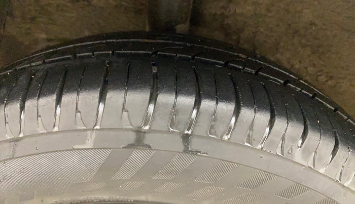 2017 Hyundai Grand i10 SPORTZ 1.2 KAPPA VTVT, Petrol, Manual, 67,783 km, Right Rear Tyre Tread