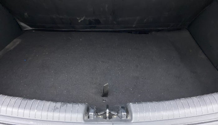 2017 Hyundai Grand i10 SPORTZ 1.2 KAPPA VTVT, Petrol, Manual, 82,163 km, Boot Inside