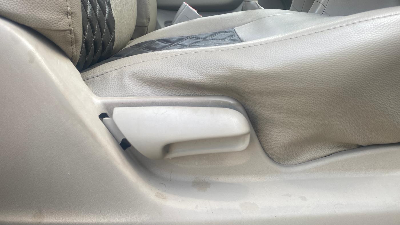 2015 Maruti Ertiga VDI, Diesel, Manual, 1,38,125 km, Driver Side Adjustment Panel