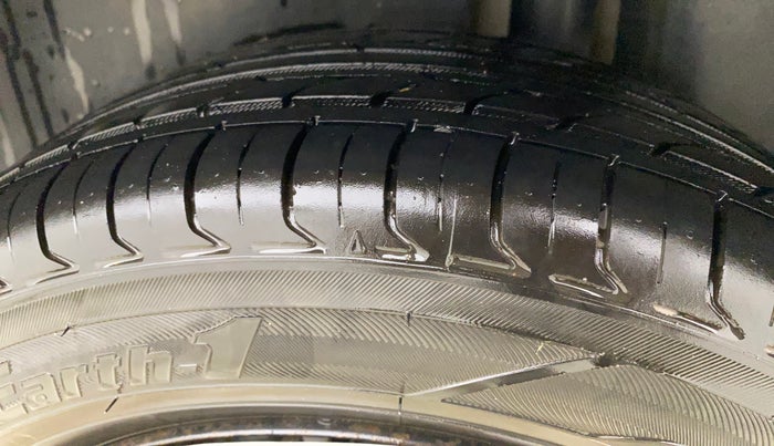 2016 Maruti Ciaz VDI+ SHVS, Diesel, Manual, 92,613 km, Left Rear Tyre Tread