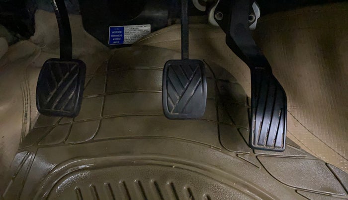 2016 Maruti Ciaz VDI+ SHVS, Diesel, Manual, 92,613 km, Pedals