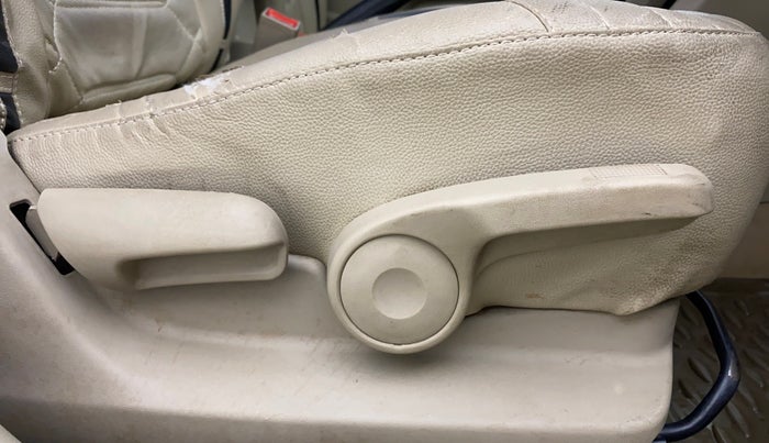 2016 Maruti Ciaz VDI+ SHVS, Diesel, Manual, 92,613 km, Driver Side Adjustment Panel