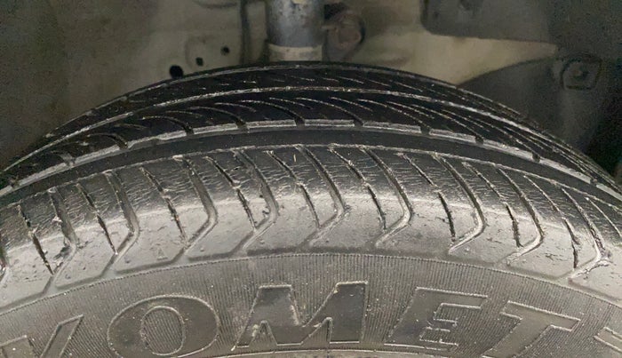 2014 Honda Brio S MT, Petrol, Manual, 74,114 km, Right Front Tyre Tread