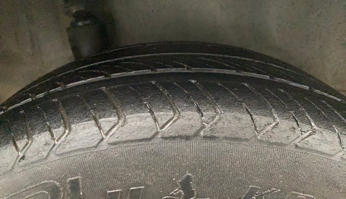 2014 Honda Brio S MT, Petrol, Manual, 74,114 km, Right Rear Tyre Tread