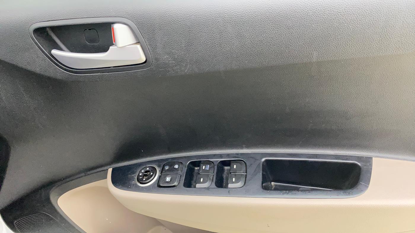 2017 Hyundai Grand i10 SPORTZ 1.2 KAPPA VTVT, Petrol, Manual, 40,483 km, Driver Side Door Panels Control