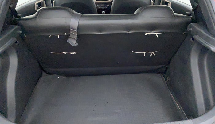 2017 Hyundai Elite i20 ASTA 1.2, Petrol, Manual, 40,373 km, Dicky (Boot door) - Parcel tray missing