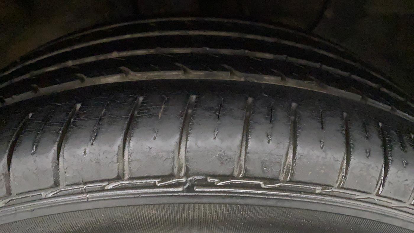 2017 Hyundai Elite i20 ASTA 1.2, Petrol, Manual, 40,373 km, Right Front Tyre Tread