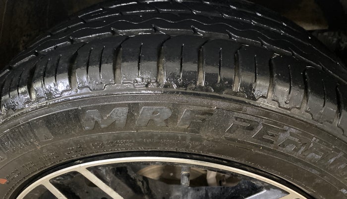 2021 Maruti Swift LXI, Petrol, Manual, 62,976 km, Right Front Tyre Tread