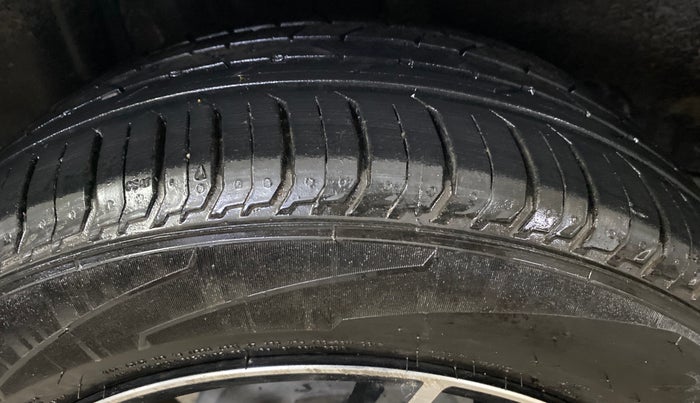 2021 Maruti Swift LXI, Petrol, Manual, 62,976 km, Right Rear Tyre Tread