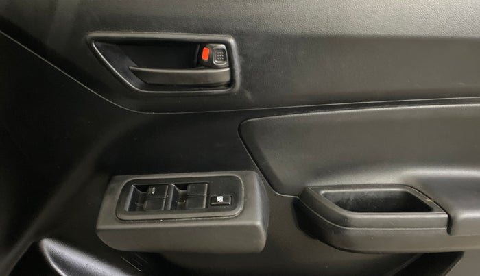 2021 Maruti Swift LXI, Petrol, Manual, 62,976 km, Driver Side Door Panels Control