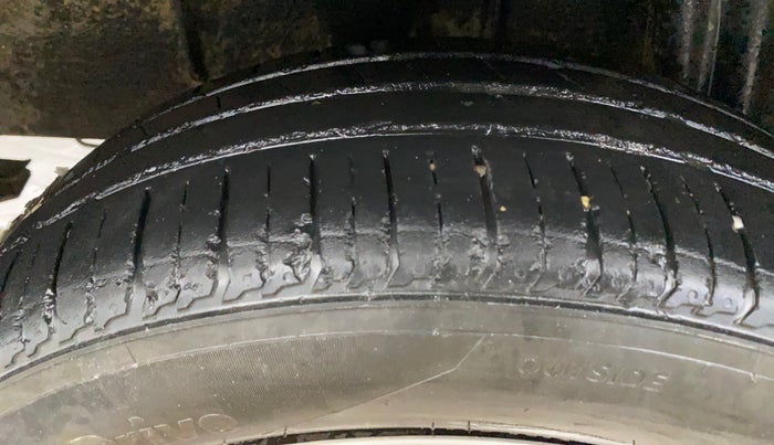 2021 Renault TRIBER RXZ AMT, Petrol, Automatic, 45,783 km, Right Rear Tyre Tread