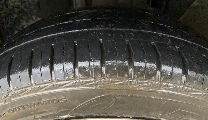 2021 Renault TRIBER RXZ AMT, Petrol, Automatic, 45,783 km, Left Front Tyre Tread