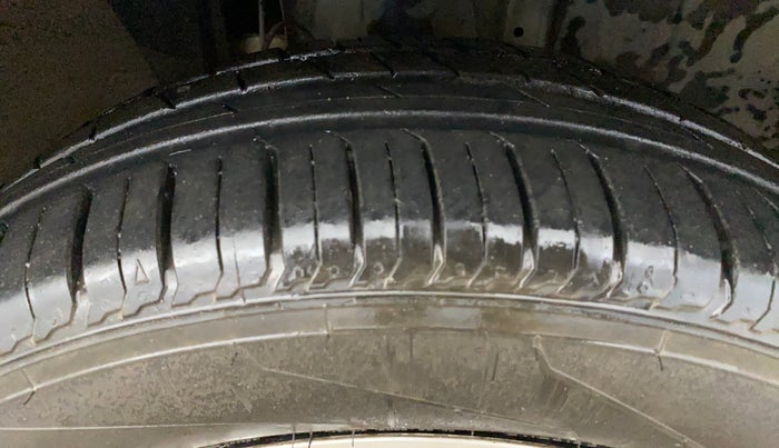 2021 Renault TRIBER RXZ AMT, Petrol, Automatic, 45,783 km, Right Front Tyre Tread