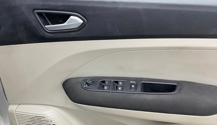 2021 Renault TRIBER RXZ AMT, Petrol, Automatic, 45,783 km, Driver Side Door Panels Control