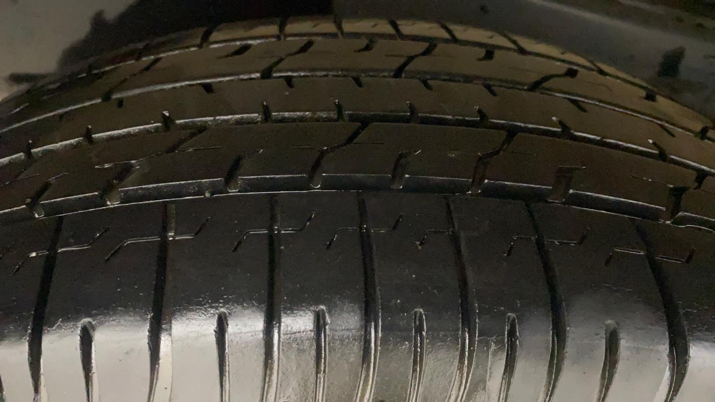 2022 Toyota Innova Crysta 2.7 GX AT 7 STR, Petrol, Automatic, 22,173 km, Right Rear Tyre Tread