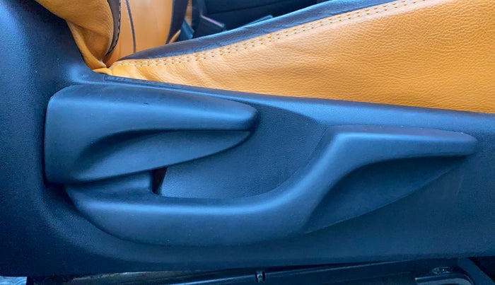 2022 Toyota Innova Crysta 2.7 GX AT 7 STR, Petrol, Automatic, 22,173 km, Driver Side Adjustment Panel