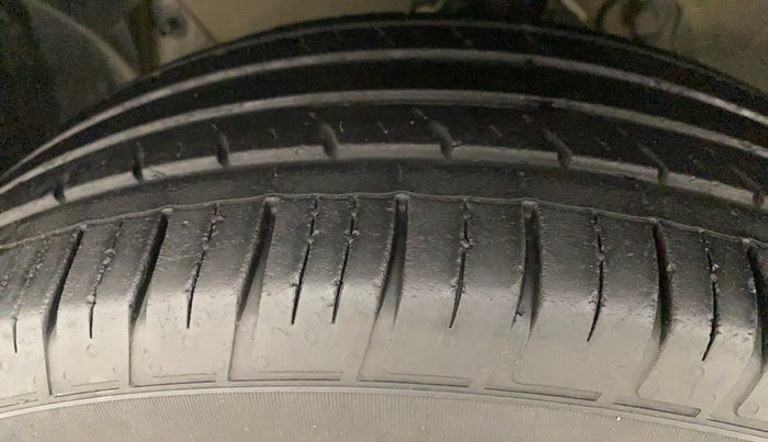 2020 Renault Duster RXS 1.3 TURBO PETROL CVT, Petrol, Automatic, 49,264 km, Left Front Tyre Tread