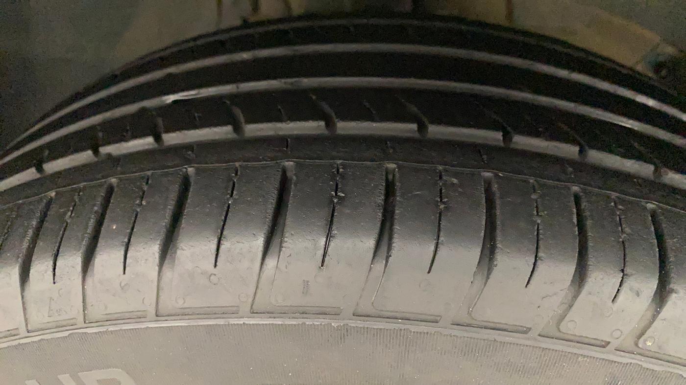 2020 Renault Duster RXS 1.3 TURBO PETROL CVT, Petrol, Automatic, 49,264 km, Right Front Tyre Tread