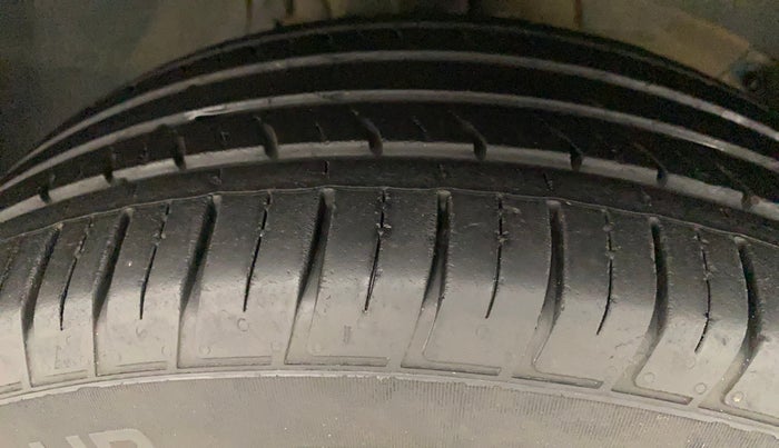 2020 Renault Duster RXS 1.3 TURBO PETROL CVT, Petrol, Automatic, 49,264 km, Right Front Tyre Tread