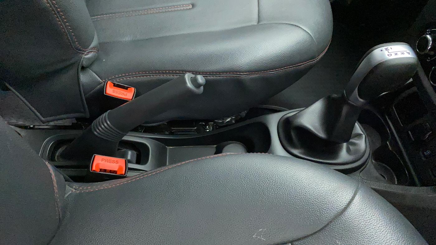 2020 Renault Duster RXS 1.3 TURBO PETROL CVT, Petrol, Automatic, 49,264 km, Gear Lever