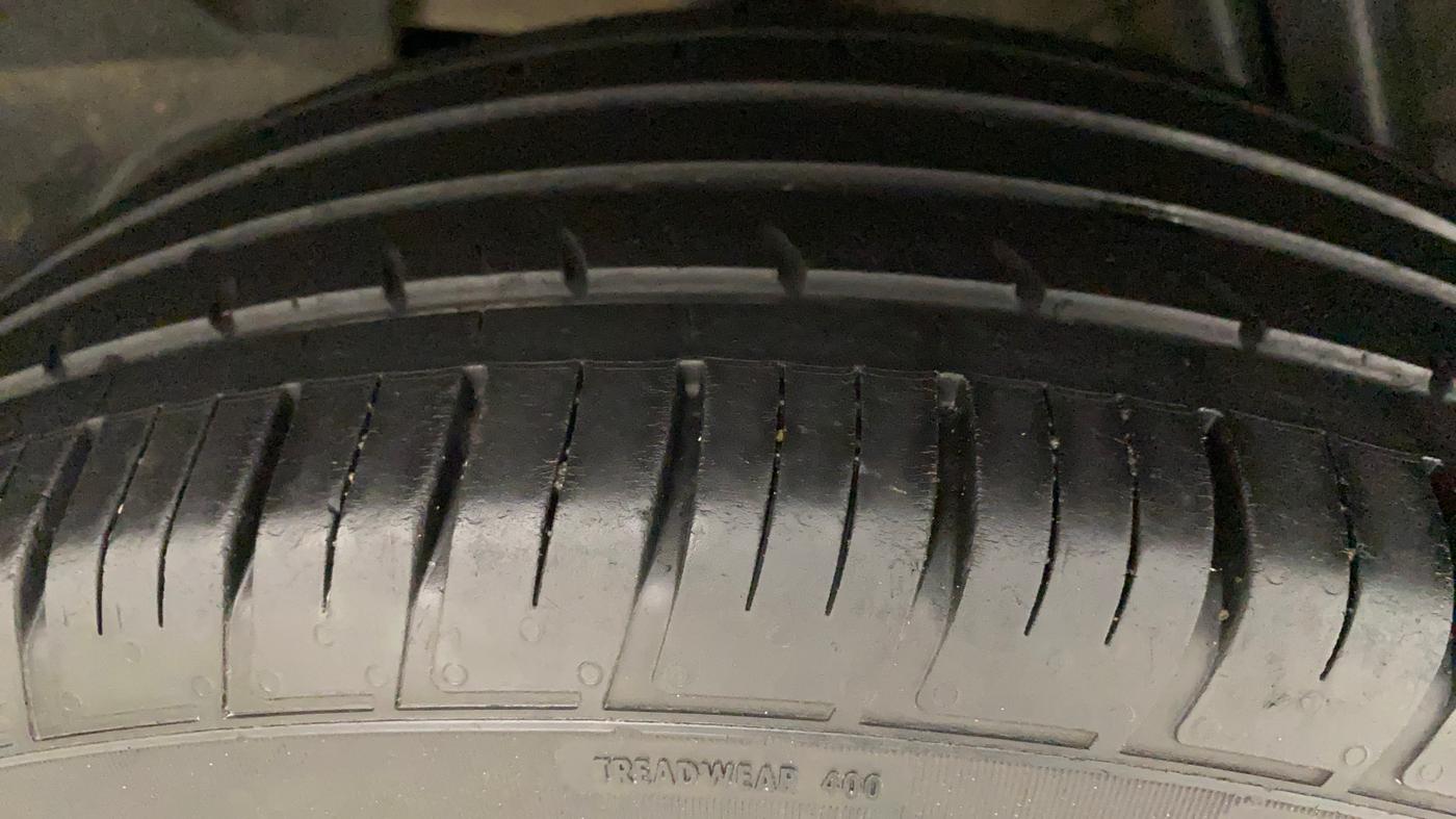 2020 Renault Duster RXS 1.3 TURBO PETROL CVT, Petrol, Automatic, 49,264 km, Right Rear Tyre Tread