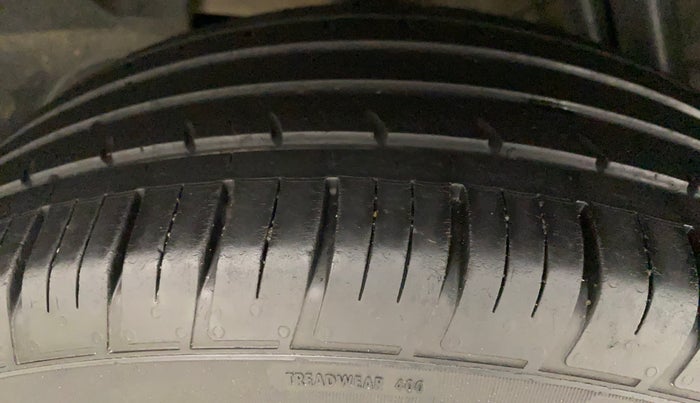 2020 Renault Duster RXS 1.3 TURBO PETROL CVT, Petrol, Automatic, 49,264 km, Right Rear Tyre Tread