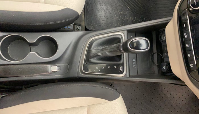 2018 Hyundai Verna 1.6 VTVT SX + AT, Petrol, Automatic, 88,284 km, Gear Lever