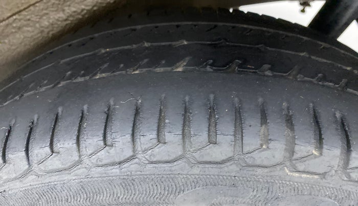 2014 Maruti Wagon R 1.0 VXI, Petrol, Manual, 45,260 km, Left Rear Tyre Tread