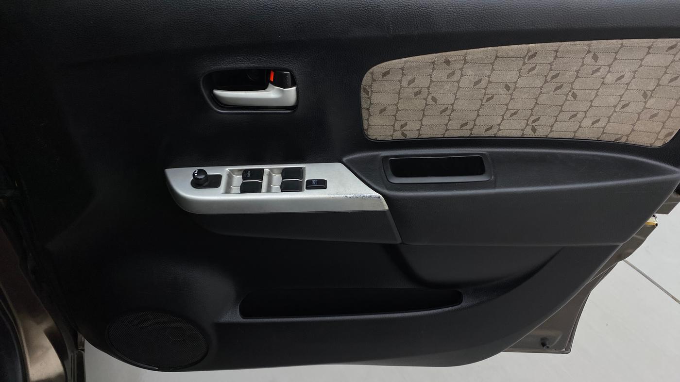 2014 Maruti Wagon R 1.0 VXI, Petrol, Manual, 45,260 km, Driver Side Door Panels Control