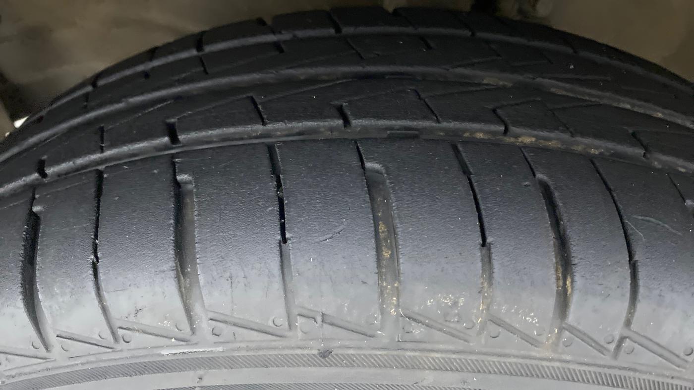2014 Maruti Wagon R 1.0 VXI, Petrol, Manual, 45,260 km, Left Front Tyre Tread