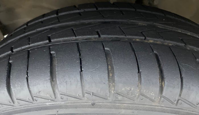 2014 Maruti Wagon R 1.0 VXI, Petrol, Manual, 45,260 km, Left Front Tyre Tread