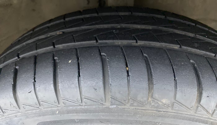 2014 Maruti Wagon R 1.0 VXI, Petrol, Manual, 45,260 km, Right Front Tyre Tread