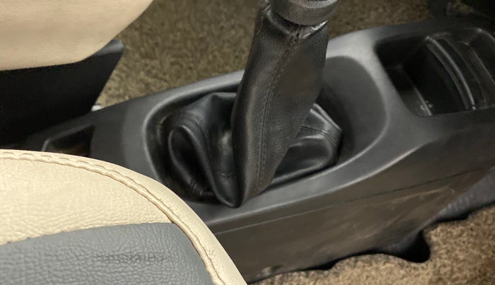 2014 Maruti Wagon R 1.0 VXI, Petrol, Manual, 45,260 km, Gear lever - Boot cover slightly torn