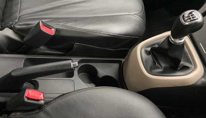 2017 Hyundai Xcent SX 1.2, Petrol, Manual, 73,393 km, Gear Lever