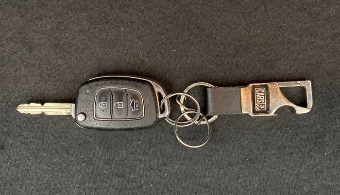 2017 Hyundai Xcent SX 1.2, Petrol, Manual, 73,393 km, Key Close Up