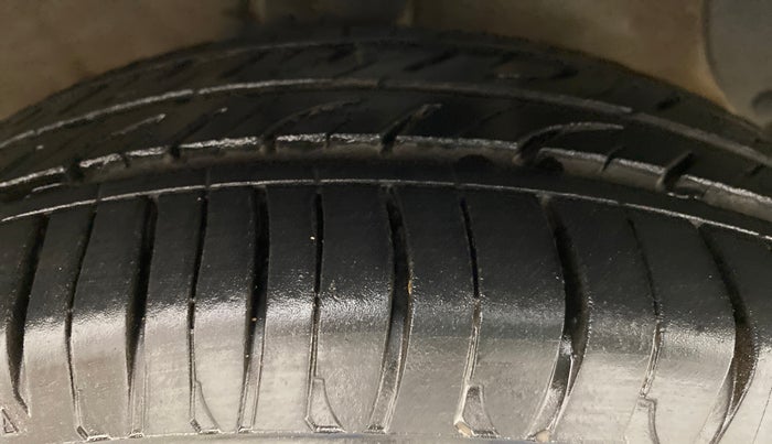 2017 Hyundai Xcent SX 1.2, Petrol, Manual, 73,393 km, Right Front Tyre Tread