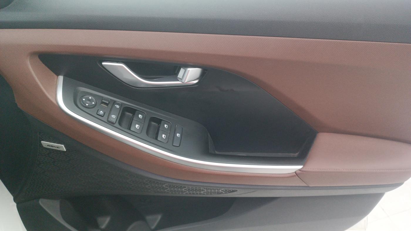 2021 Hyundai ALCAZAR 2.0 SIGNATURE (O) AT 6STR, Petrol, Automatic, 22,177 km, Driver Side Door Panels Control