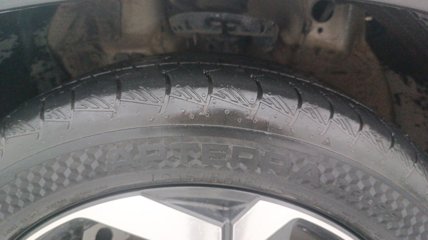 2021 Hyundai ALCAZAR 2.0 SIGNATURE (O) AT 6STR, Petrol, Automatic, 22,177 km, Left Front Tyre Tread