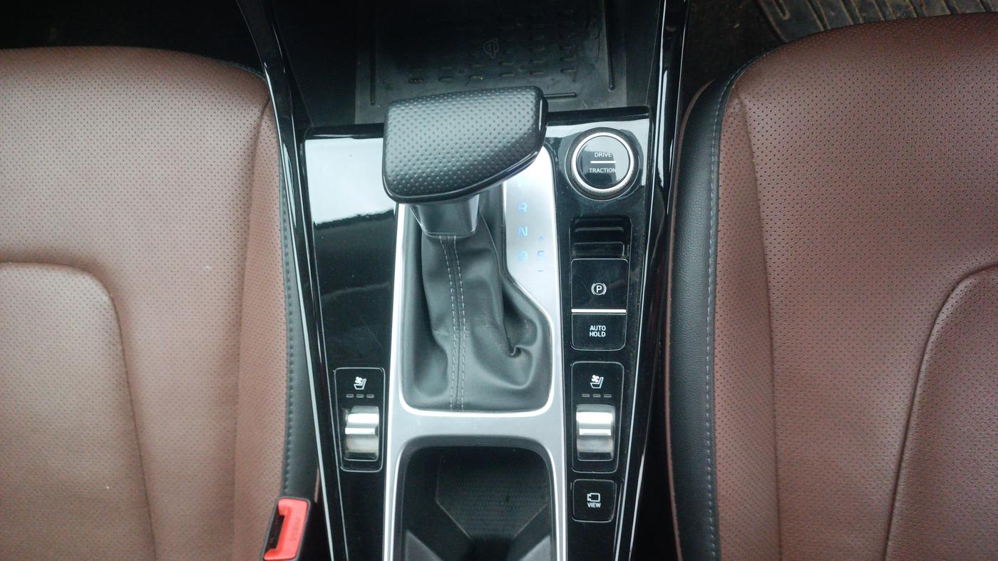 2021 Hyundai ALCAZAR 2.0 SIGNATURE (O) AT 6STR, Petrol, Automatic, 22,177 km, Gear Lever
