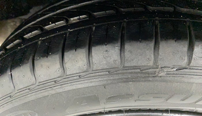 2010 Honda City S MT PETROL, Petrol, Manual, 1,13,701 km, Right Rear Tyre Tread