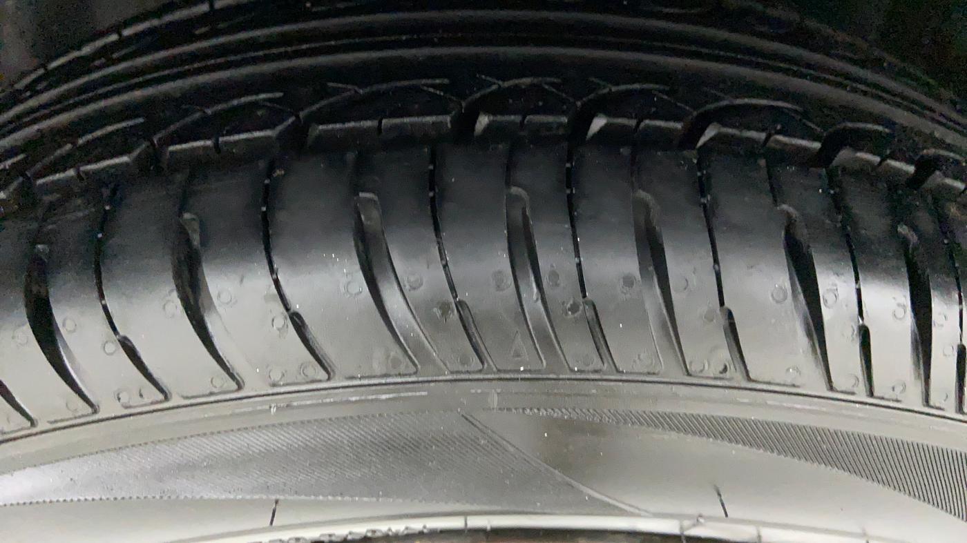 2010 Honda City S MT PETROL, Petrol, Manual, 1,13,701 km, Left Front Tyre Tread