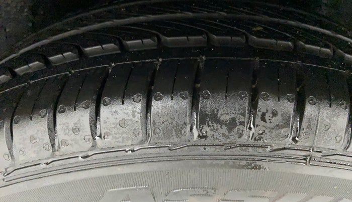 2010 Honda City S MT PETROL, Petrol, Manual, 1,13,701 km, Left Rear Tyre Tread