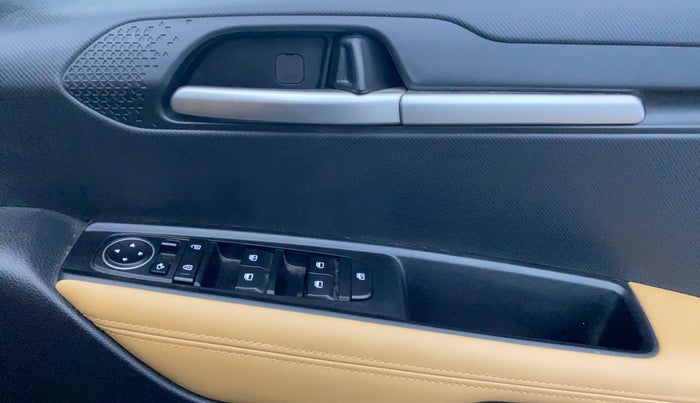 2025 KIA SONET 	 HTX 1.0 TURBO DCT, Petrol, Automatic, 6,189 km, Driver Side Door Panels Control