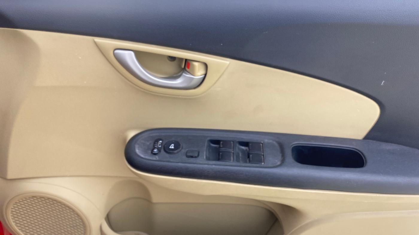 2015 Honda Brio VX AT, Petrol, Automatic, 56,141 km, Driver Side Door Panels Control